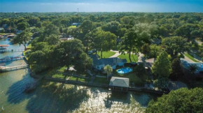 Payne Springs Paradise with Pool and Hot Tub!